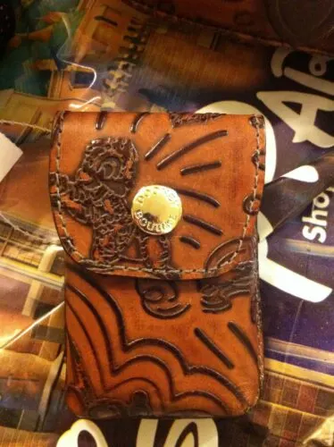 Aulani Brown Leather Sketch Credit Card Holder OOAK (front) Aulani Brown Leather Sketch Credit Card Holder OOAK (front)
