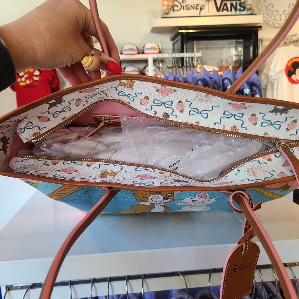 The Aristocats by Ann Shen Tote (zipper) Disney Dooney and Bourke