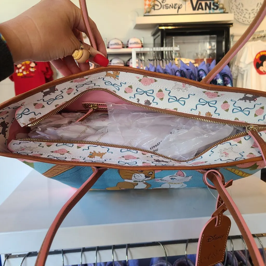 The Aristocats by Ann Shen Tote (zipper) Disney Dooney and Bourke