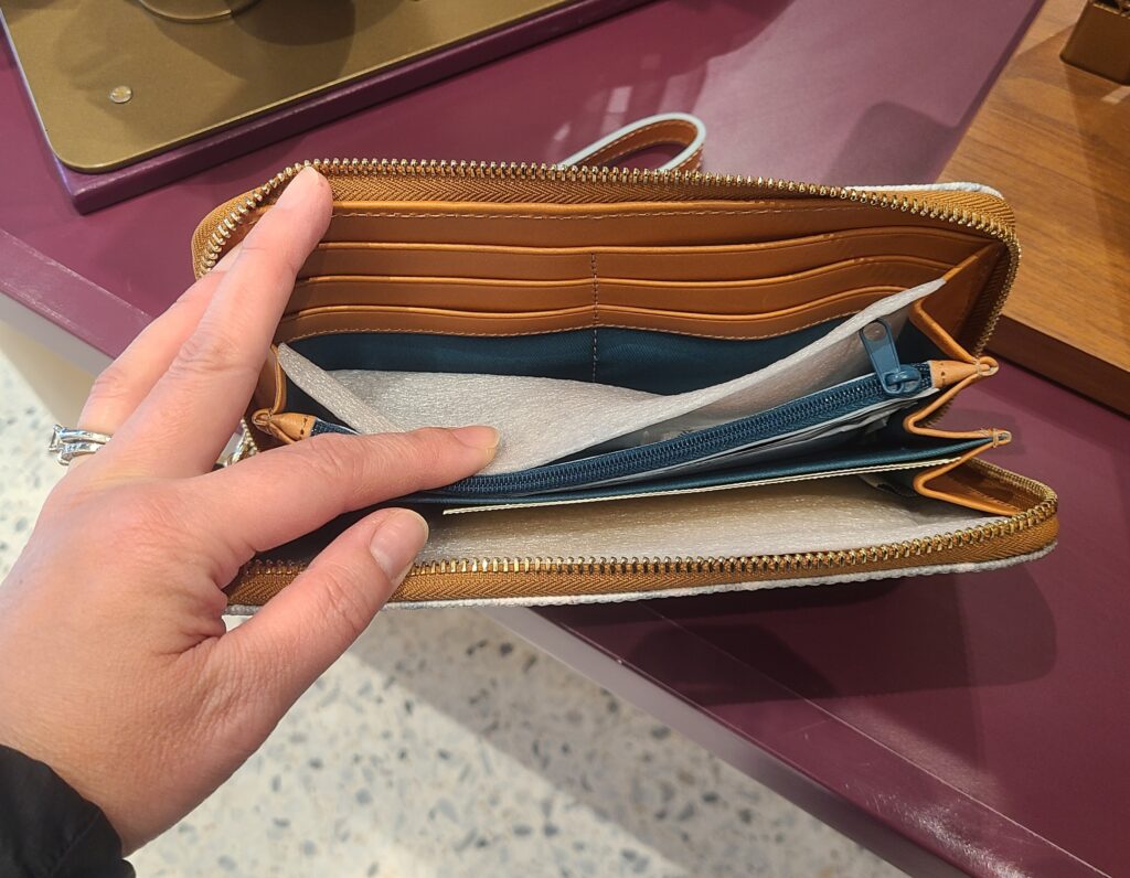 Cinderella 75th Anniversary Wristlet Wallet (interior) by Disney Dooney & Bourke Cinderella 75th Anniversary Wristlet Wallet (interior) by Disney Dooney & Bourke