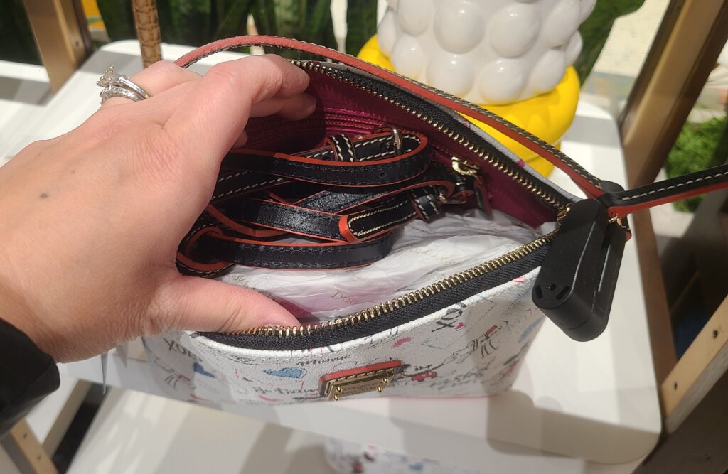 Mickey and Minnie Mouse Sweethearts Dooney & Bourke Crossbody Bag (interior) Mickey and Minnie Mouse Sweethearts Dooney & Bourke Crossbody Bag (interior)