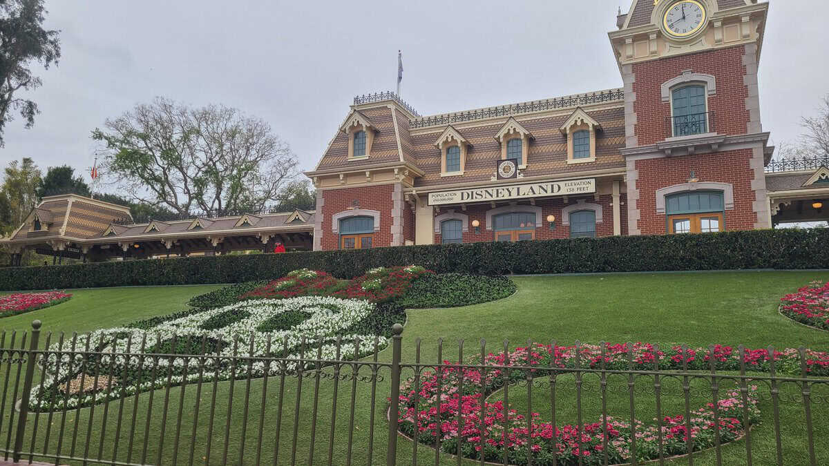 Minnie Mouse Floral Display at Disneyland