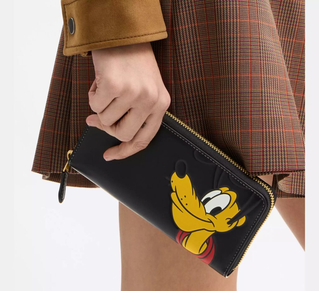 Disney X Coach Essential Accordion Zip Wallet With Pluto Black (model)